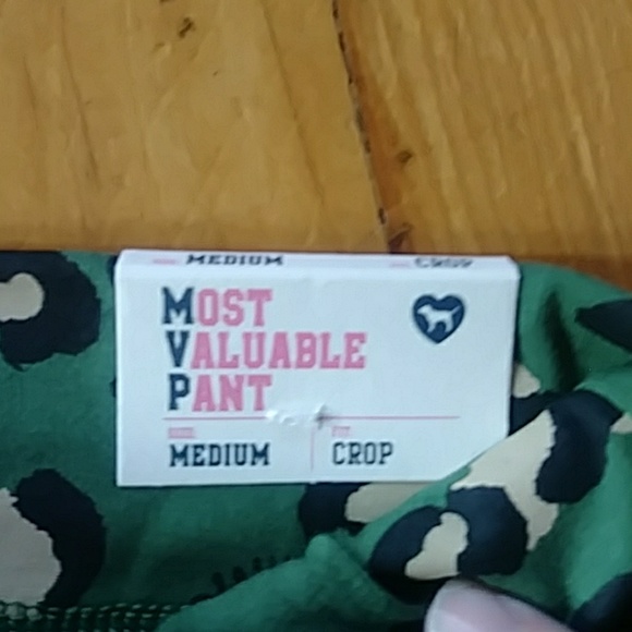 ❤trade tbrown17268❤NWT- PINK Crop  Pants - Picture 4 of 4